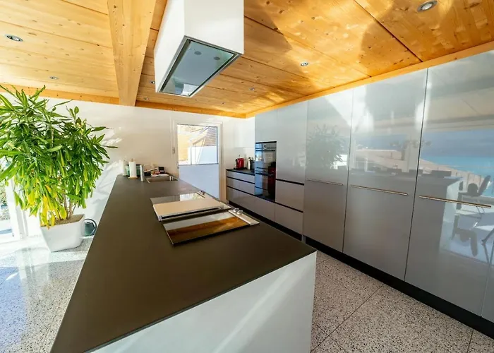 Luxury Lakeview With Ac & Near Interlaken בקתה